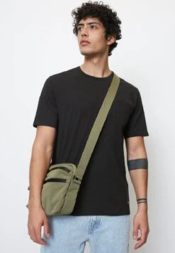 Marc O'Polo MIT WASSERABWEISENDEM ZIPPER - Umhängetasche - Olive