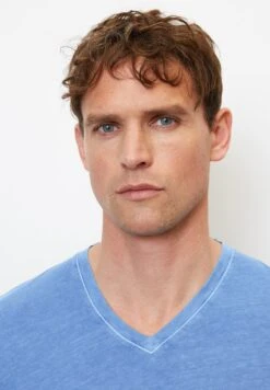 Marc O'Polo V-NECK- REGULAR AUS REINER BIO - T-Shirt Basic - Azur Blue 11 Marc O'Polo V-NECK- REGULAR AUS REINER BIO - T-Shirt Basic - Azur Blue -Marc OPolo Geschaft 02dca77776c44c32a3223bdf8cc38213