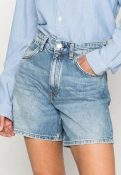 Marc O'Polo DENIM HIGH WAIST BERMUDA LENGTH - Jeans Shorts - Multi/vintage Mid Blue -Marc OPolo Geschaft 055d1de9a9d041219c9c9e02f436a4bd