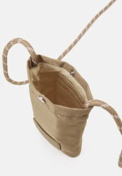 Marc O'Polo EVYN - Handytasche - Dusty Earth -Marc OPolo Geschaft 06fbccb4cf8a499d9044d57dd421206f