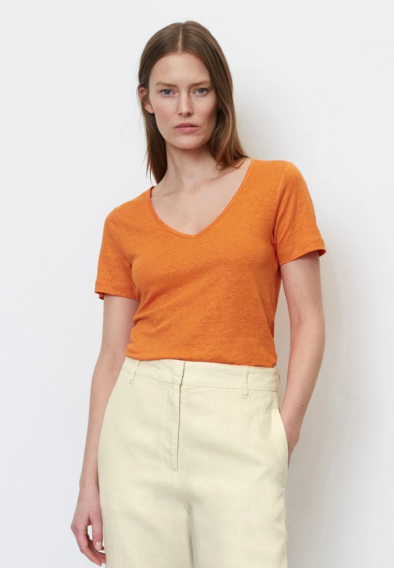Marc O'Polo V-NECK - T-Shirt Basic - Marigold Orange 3 Marc O'Polo V-NECK - T-Shirt Basic - Marigold Orange