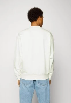 Marc O'Polo CREWNECK, EMBROIDERED ARTWORK ON CHEST - Sweatshirt - White 10 Marc O'Polo CREWNECK, EMBROIDERED ARTWORK ON CHEST - Sweatshirt - White -Marc OPolo Geschaft 0e13d6a8f46b4a6bb3c9a9f772e04828