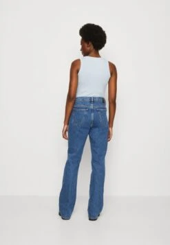 Marc O'Polo DENIM TROUSERS HIGH WAIST LOOSE LEG REGULAR LENGTH - Flared Jeans - Multi/vintage Mid Blue 10 Marc O'Polo DENIM TROUSERS HIGH WAIST LOOSE LEG REGULAR LENGTH - Flared Jeans - Multi/vintage Mid Blue -Marc OPolo Geschaft 0eb6fc640caf46758a4a39a0d7d742fd