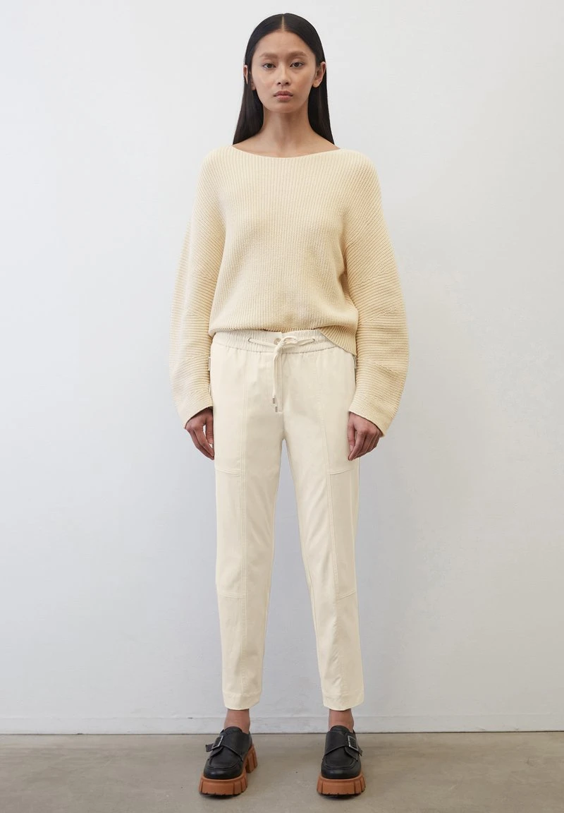 Marc O'Polo TRAVEL MODELL LONTTA AUS - Stoffhose - Chalky Sand 4 Marc O'Polo TRAVEL MODELL LONTTA AUS - Stoffhose - Chalky Sand – Bild 2