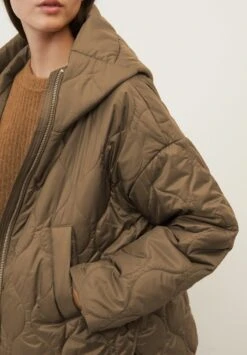 Marc O'Polo CAPE, ONION QUILTING, PADDED, RELAXED FIT, SIDE SLITS, FIXED HOOD, WELT POCKETS - Übergangsjacke - Dark Walnut -Marc OPolo Geschaft 133f213f82ca4f1d97d1620f6496122a