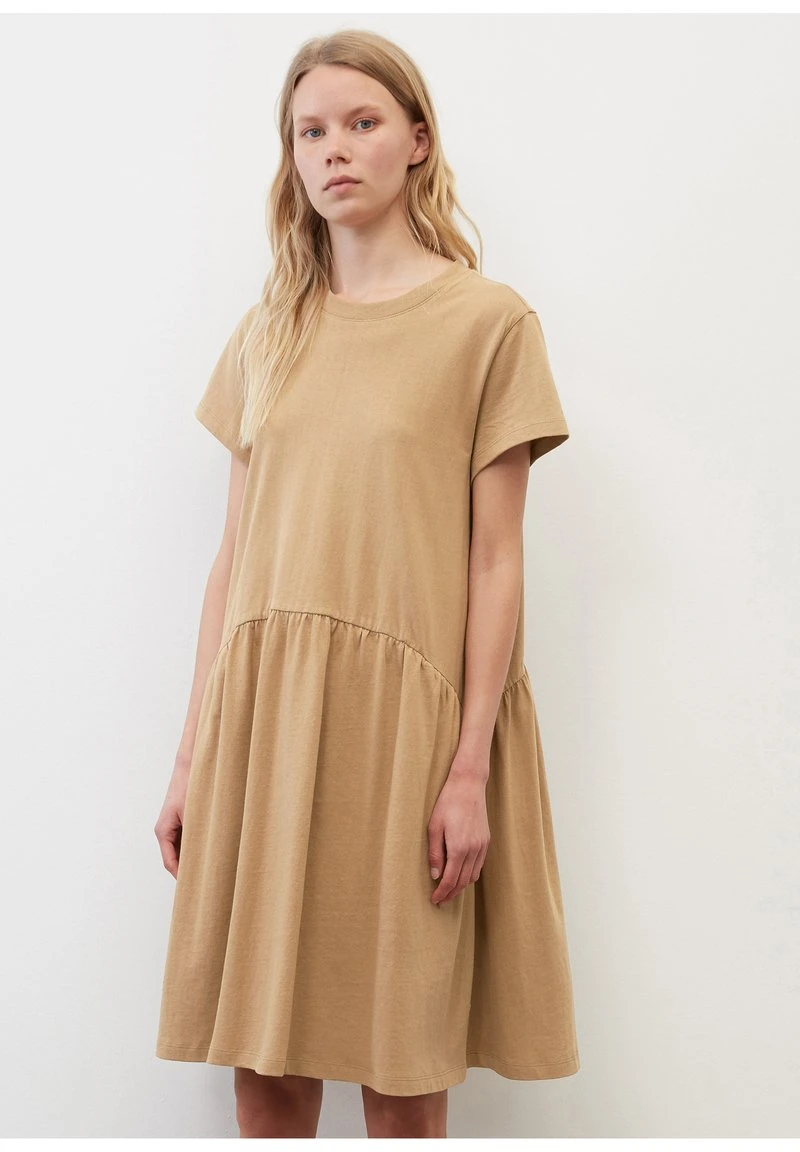 Marc O'Polo DENIM DRESS T-SHIRT STYLE HEAVY RAW RUFFLES - Jerseykleid - Bright Chestnut 3 Marc O'Polo DENIM DRESS T-SHIRT STYLE HEAVY RAW RUFFLES - Jerseykleid - Bright Chestnut