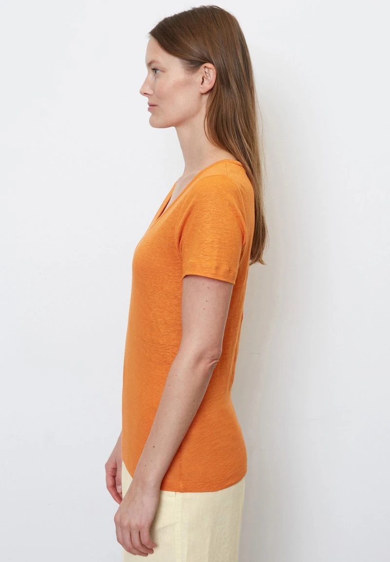 Marc O'Polo V-NECK - T-Shirt Basic - Marigold Orange 7 Marc O'Polo V-NECK - T-Shirt Basic - Marigold Orange – Bild 5