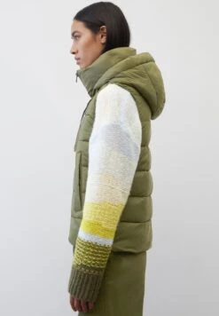 Marc O'Polo REGULAR MIT RECYCELTEN MAT - Weste - Wild Olive -Marc OPolo Geschaft 2b5cb8b9840242dcb68995d4458e703b