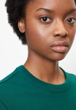 Marc O'Polo DENIM RUNDHALS MIT STRUKTUR AUS - T-Shirt Basic - Green 12 Marc O'Polo DENIM RUNDHALS MIT STRUKTUR AUS - T-Shirt Basic - Green -Marc OPolo Geschaft 2c1a16c06b084faebe9cc15e80504d97