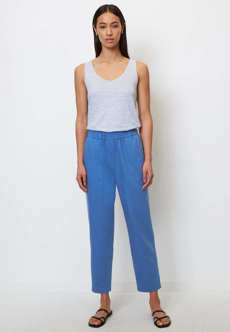 Marc O'Polo BARREL SHAPE MIT GUMMIZUG - Stoffhose - Summer Sky 4 Marc O'Polo BARREL SHAPE MIT GUMMIZUG - Stoffhose - Summer Sky – Bild 2