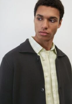 Marc O'Polo REGULAR MIT GERIPPTEM UMLEGEKRAGEN - Strickjacke - Black 10 Marc O'Polo REGULAR MIT GERIPPTEM UMLEGEKRAGEN - Strickjacke - Black -Marc OPolo Geschaft 34174801b1d74249a7253a8c5b175f2d