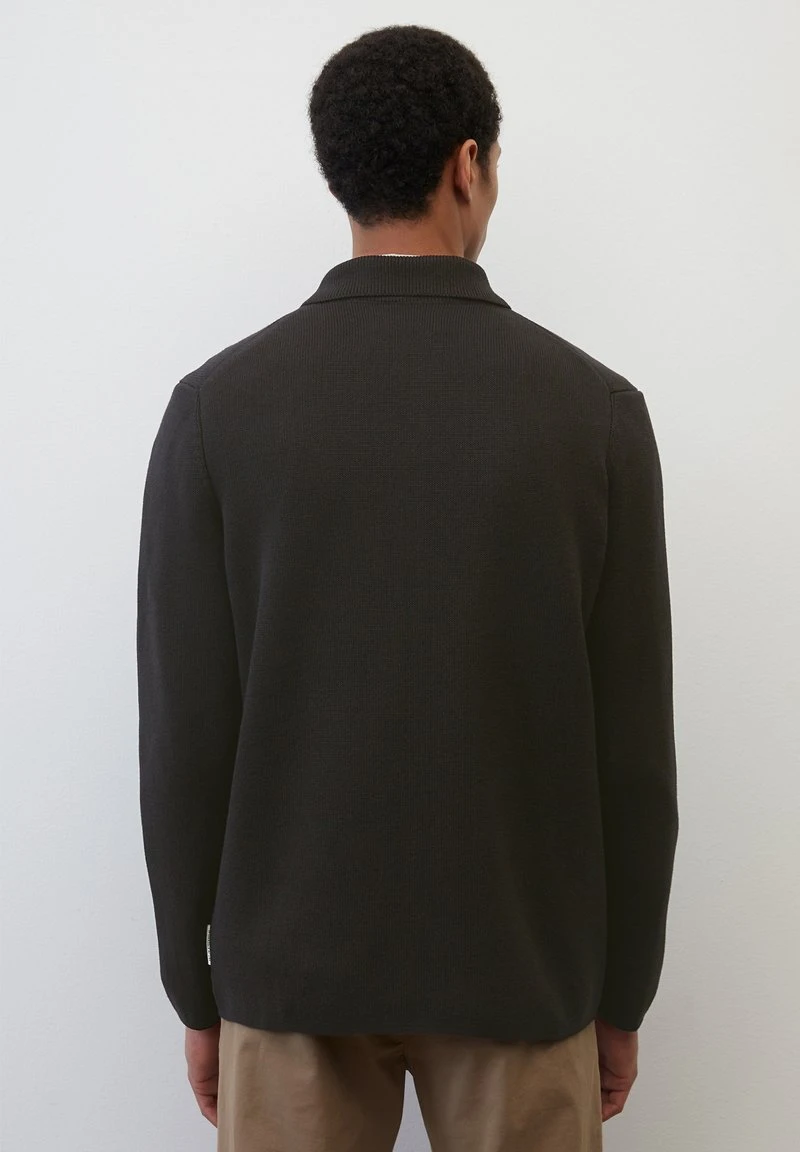 Marc O'Polo REGULAR MIT GERIPPTEM UMLEGEKRAGEN - Strickjacke - Black 4 Marc O'Polo REGULAR MIT GERIPPTEM UMLEGEKRAGEN - Strickjacke - Black – Bild 2
