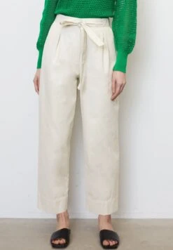 Marc O'Polo BARREL MIT GÜRTEL - Stoffhose - Chalky Sand