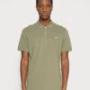 Marc O'Polo SHORT SLEEVE BUTTON PLACKET SLITS EMBROIDE - Poloshirt - Bistro Green -Marc OPolo Geschaft 40c8710b0f734187a74a381ff2eb0240