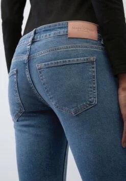 Marc O'Polo TROUSER MID WAIST BOYFRIEND FIT CROPPED LENGTH - Jeans Slim Fit - Cashmere Dark Blue Wash -Marc OPolo Geschaft 4a21960c1c1546fa8640858b0c8c16c7 1