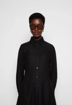 Marc O'Polo DRESS FEMININ SILHOUETTE SHIRT STYLE CUT LINES - Blusenkleid - Black 11 Marc O'Polo DRESS FEMININ SILHOUETTE SHIRT STYLE CUT LINES - Blusenkleid - Black -Marc OPolo Geschaft 4ae01564b5294dc5a418d5115fc554c7