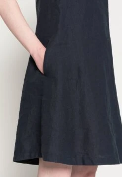 Marc O'Polo DRESS A SHAPE V NECKLINE SLEEVELESS - Freizeitkleid - Deep Sky -Marc OPolo Geschaft 526e1e27af524528b7e187cde61fb51c