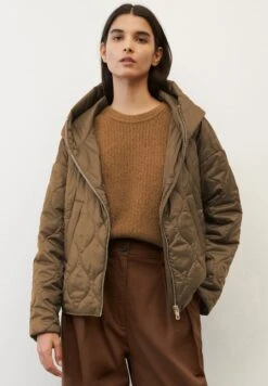 Marc O'Polo CAPE, ONION QUILTING, PADDED, RELAXED FIT, SIDE SLITS, FIXED HOOD, WELT POCKETS - Übergangsjacke - Dark Walnut