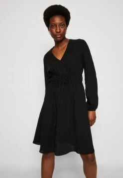 Marc O'Polo DRESS FEMININ STYLE DEEP V-NECK FITTED WAIST - Freizeitkleid - Black -Marc OPolo Geschaft 5fb622ca881e41be8dd46847fffa1b1d
