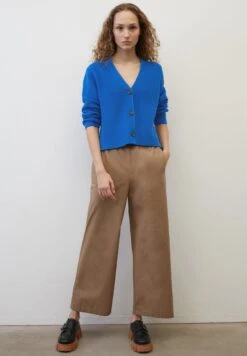 Marc O'Polo V-NECK CROPPED AUS HEAVY WEIGHT - Strickjacke - Vibrant Blue 12 Marc O'Polo V-NECK CROPPED AUS HEAVY WEIGHT - Strickjacke - Vibrant Blue -Marc OPolo Geschaft 64716c3f6f52464f89961e2d2004bfd7