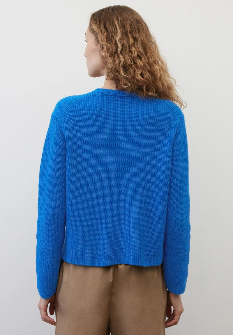 Marc O'Polo V-NECK CROPPED AUS HEAVY WEIGHT - Strickjacke - Vibrant Blue 4 Marc O'Polo V-NECK CROPPED AUS HEAVY WEIGHT - Strickjacke - Vibrant Blue – Bild 2