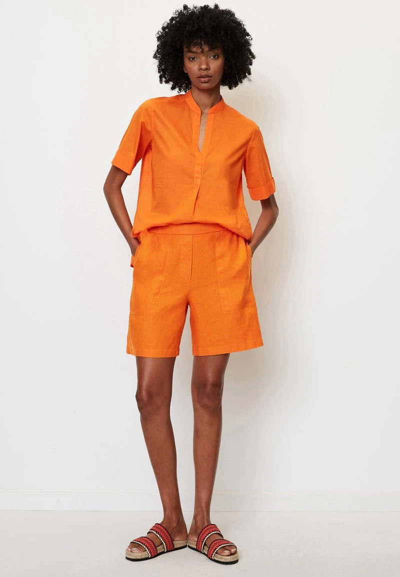 Marc O'Polo HIGH WAISTMIT TEIL-ELASTISCHEM BUND - Shorts - Marigold Orange 4 Marc O'Polo HIGH WAISTMIT TEIL-ELASTISCHEM BUND - Shorts - Marigold Orange – Bild 2