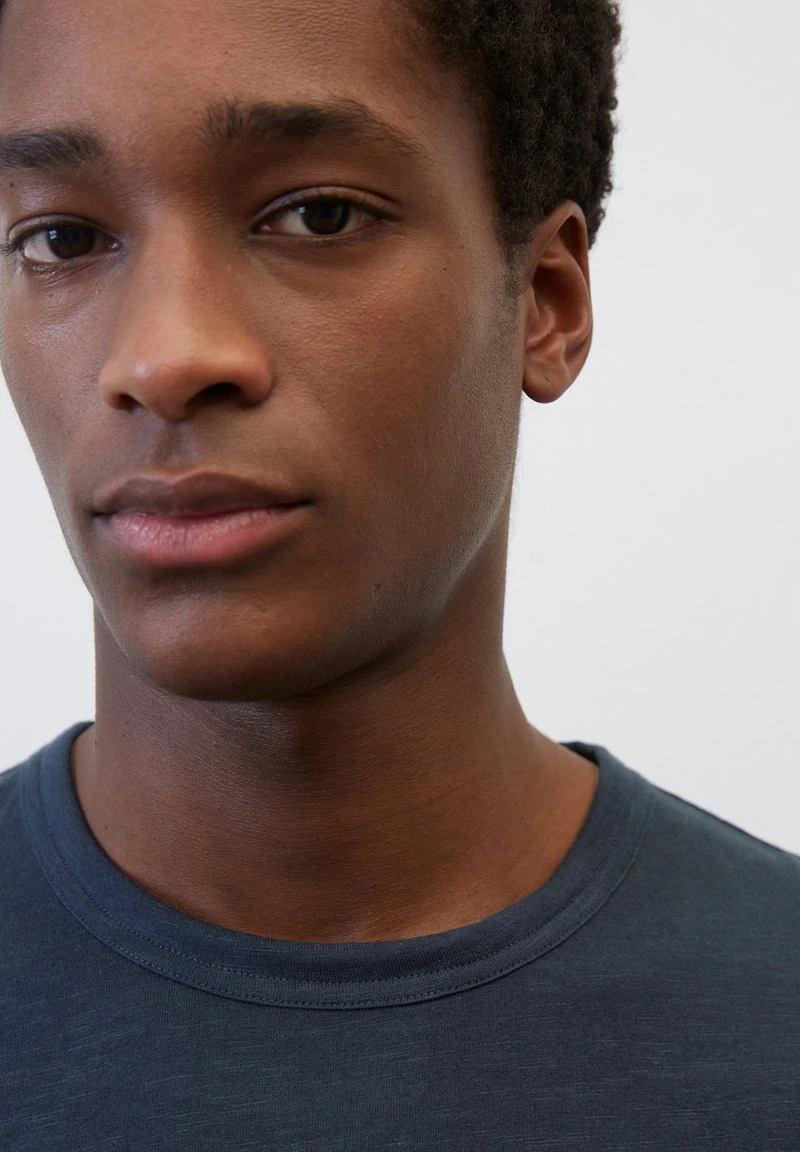 Marc O'Polo SLUB LONGSLEEVE SHAPED - Langarmshirt - Dark Navy 5 Marc O'Polo SLUB LONGSLEEVE SHAPED - Langarmshirt - Dark Navy – Bild 3