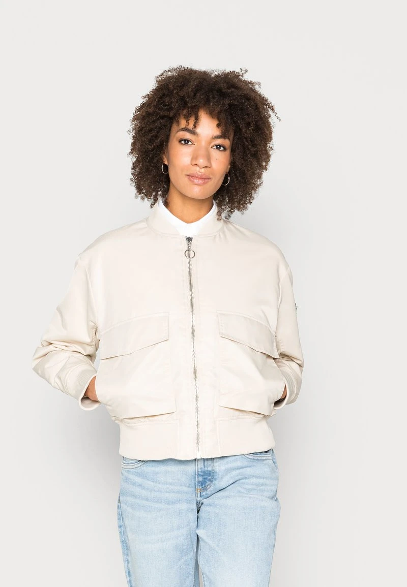 Marc O'Polo DENIM SHORT THERMORE PADDED PATCH POCKETS ZIP - Bomberjacke - Bayshore Beige 8 Marc O'Polo DENIM SHORT THERMORE PADDED PATCH POCKETS ZIP - Bomberjacke - Bayshore Beige – Bild 6