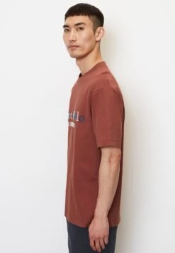 Marc O'Polo MIT LOGO-STICKEREI - T-Shirt Print - Tall Poppy -Marc OPolo Geschaft 7e9749ff250f4e5ea8256c5c7497db4a