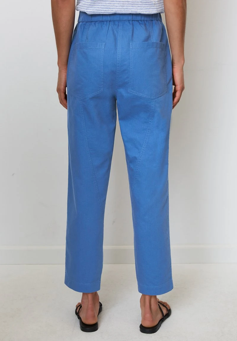 Marc O'Polo BARREL SHAPE MIT GUMMIZUG - Stoffhose - Summer Sky 5 Marc O'Polo BARREL SHAPE MIT GUMMIZUG - Stoffhose - Summer Sky – Bild 3
