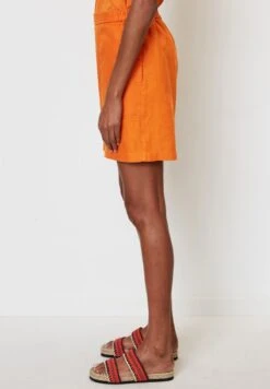 Marc O'Polo HIGH WAISTMIT TEIL-ELASTISCHEM BUND - Shorts - Marigold Orange 11 Marc O'Polo HIGH WAISTMIT TEIL-ELASTISCHEM BUND - Shorts - Marigold Orange -Marc OPolo Geschaft 86315d9f108a43598c0ff515bd569c4c