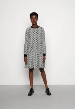 Marc O'Polo Shorts - Noble Blue -Marc OPolo Geschaft 87eb0b5d21954371baa53b18e3ee4ccf