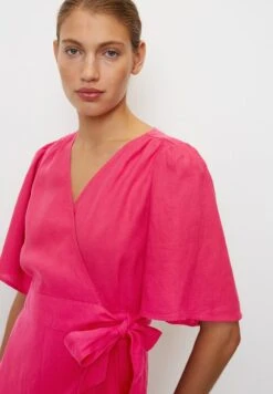 Marc O'Polo WRAP STYLE FLARED SLEEVE SHORT - Freizeitkleid - Dahlia Pink -Marc OPolo Geschaft 89415b53477f4b32a92aedfe55a69ca5