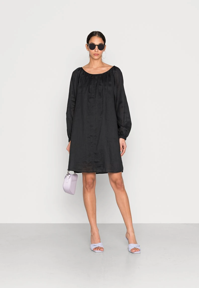 Marc O'Polo DRESS FEMININE GATHERING ROUND NECKLINE VOLUMINOUS SLEEVE - Freizeitkleid - Black 4 Marc O'Polo DRESS FEMININE GATHERING ROUND NECKLINE VOLUMINOUS SLEEVE - Freizeitkleid - Black – Bild 2