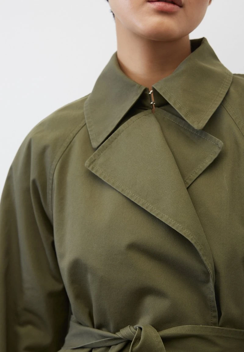 Marc O'Polo KURZ - Trenchcoat - Wild Olive 6 Marc O'Polo KURZ - Trenchcoat - Wild Olive – Bild 4