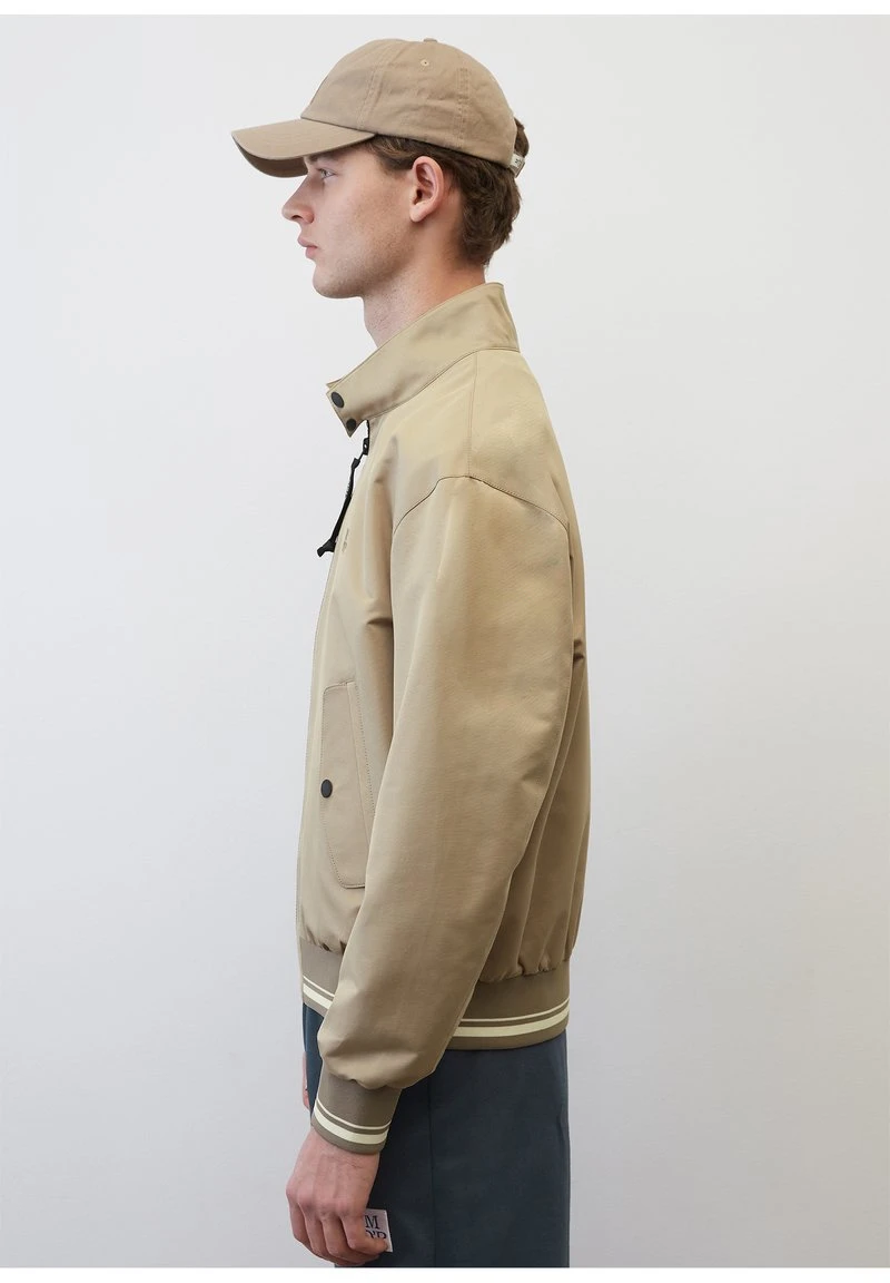 Marc O'Polo REGULAR MIT STEHKRAGEN - Bomberjacke - Soft Mocca 6 Marc O'Polo REGULAR MIT STEHKRAGEN - Bomberjacke - Soft Mocca – Bild 4
