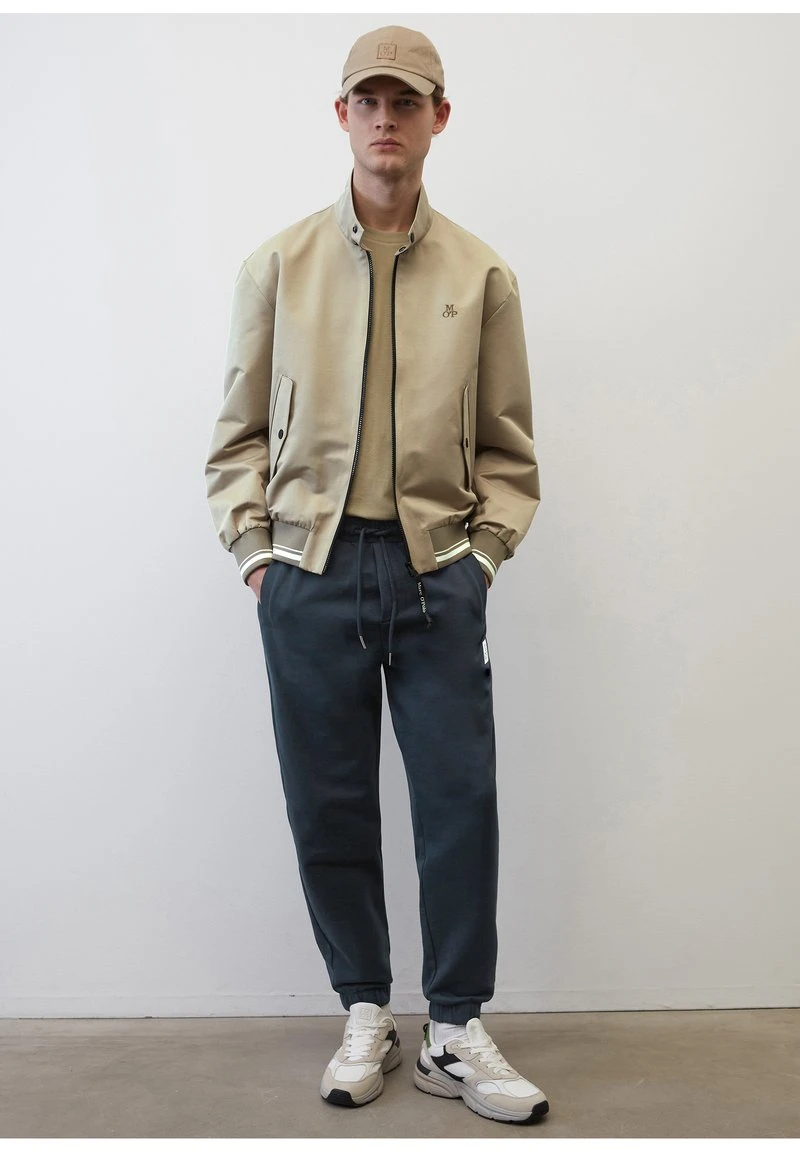 Marc O'Polo REGULAR MIT STEHKRAGEN - Bomberjacke - Soft Mocca 7 Marc O'Polo REGULAR MIT STEHKRAGEN - Bomberjacke - Soft Mocca – Bild 5