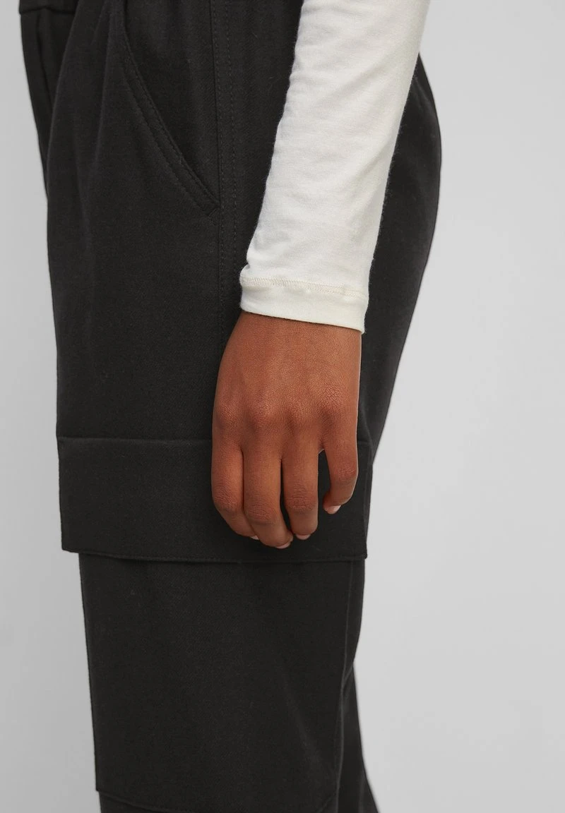 Marc O'Polo TAILORED JOGG-PANTS AUS VISKOSE-WOLLE-MIX - Cargohose - Black 7 Marc O'Polo TAILORED JOGG-PANTS AUS VISKOSE-WOLLE-MIX - Cargohose - Black – Bild 5