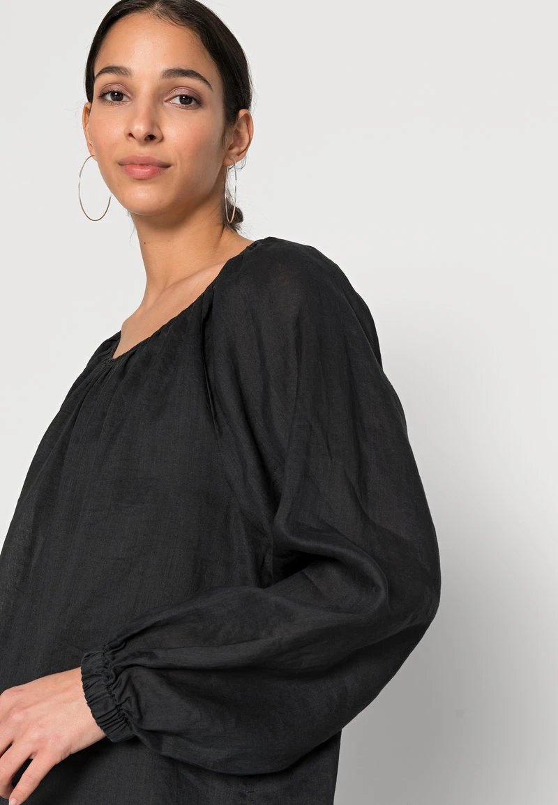 Marc O'Polo DRESS FEMININE GATHERING ROUND NECKLINE VOLUMINOUS SLEEVE - Freizeitkleid - Black 7 Marc O'Polo DRESS FEMININE GATHERING ROUND NECKLINE VOLUMINOUS SLEEVE - Freizeitkleid - Black – Bild 5