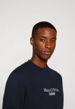 Marc O'Polo DENIM LONG SLEEVE LOGO PRINT ARTWORK - Sweatshirt - True Navy -Marc OPolo Geschaft 95bb2d8e7f8f46a0805a22840ef5366d