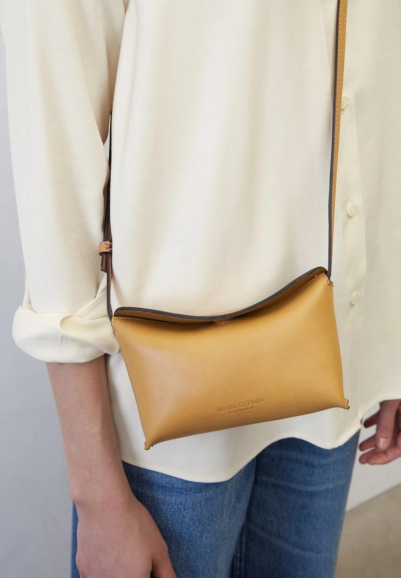 Marc O'Polo SMARTPHONE - Umhängetasche - True Camel 6 Marc O'Polo SMARTPHONE - Umhängetasche - True Camel – Bild 4