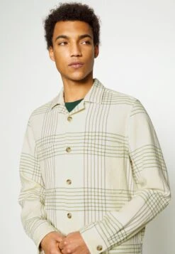 Marc O'Polo WITH CAMP COLLAR LONG SLEEVE TWO PATCHED FLAP POCKET - Leichte Jacke - White 11 Marc O'Polo WITH CAMP COLLAR LONG SLEEVE TWO PATCHED FLAP POCKET - Leichte Jacke - White -Marc OPolo Geschaft 9934f2b729d74148a5ac9a20d7e66217