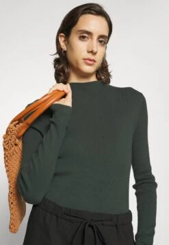 Marc O'Polo LONGSLEEVE STAND UP COLLAR STRUCTURE - Strickpullover - Olive -Marc OPolo Geschaft a2250923405442beb12f2e1676a4ec7c