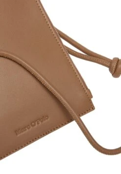 Marc O'Polo Umhängetasche - True Camel -Marc OPolo Geschaft a4bf275459604adebe7215e7d2a29da6