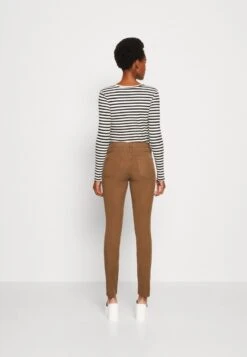 Marc O'Polo 5 POCKET HIGH WAIST SKINNY FIT REGULAR LENGTH - Stoffhose - Earthy Brown -Marc OPolo Geschaft a65555ab3956435eb779159723da205d