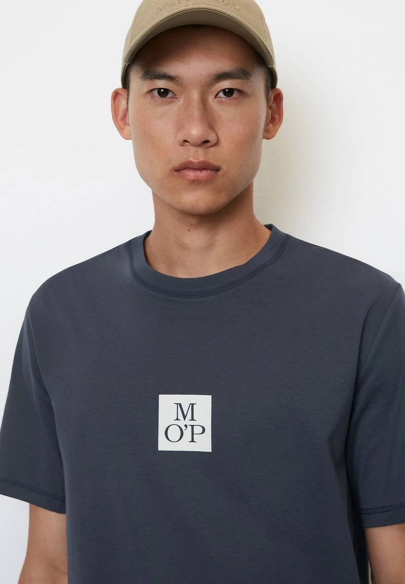 Marc O'Polo REGULAR - T-Shirt Print - Dark Navy 7 Marc O'Polo REGULAR - T-Shirt Print - Dark Navy – Bild 5