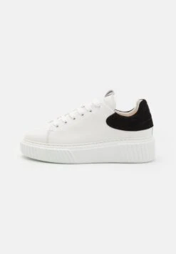 Marc O'Polo MOD SVEA - Sneaker Low - White/black -Marc OPolo Geschaft ae33ca17a84c471aa210152361a76974