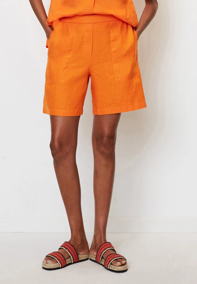 Marc O'Polo HIGH WAISTMIT TEIL-ELASTISCHEM BUND - Shorts - Marigold Orange 3 Marc O'Polo HIGH WAISTMIT TEIL-ELASTISCHEM BUND - Shorts - Marigold Orange