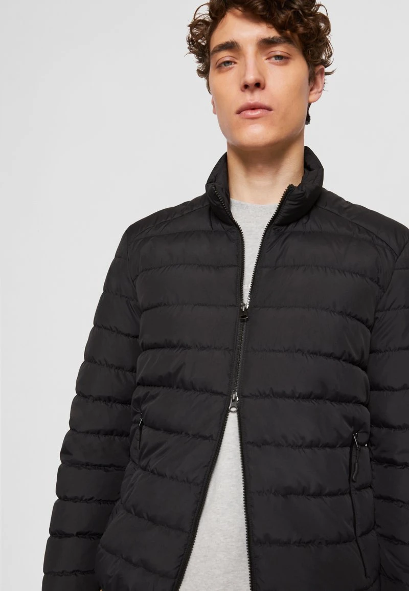 Marc O'Polo JACKET REGULAR FIT REPREVE STAND UP COLLAR 2WAY VISLON - Übergangsjacke - Black 8 Marc O'Polo JACKET REGULAR FIT REPREVE STAND UP COLLAR 2WAY VISLON - Übergangsjacke - Black – Bild 6