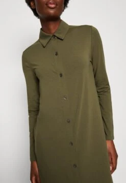 Marc O'Polo DRESS LONG SLEEVE COLLAR BUTTON PLACKET - Jerseykleid - Wild Olive 13 Marc O'Polo DRESS LONG SLEEVE COLLAR BUTTON PLACKET - Jerseykleid - Wild Olive -Marc OPolo Geschaft bf830ff3cd9e4a16aabc1900ac2816fb